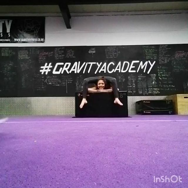 y_trebil's tweet photo. This is my challenge response vid for my friends @daniellegrayfit @sarahndorough @x_amelie_rose_x and @winterevans1 who challenged a contortion twist of a push up variation. Been ages since I got back to people about the challenges so I mixed them all in… https://t.co/pwYDeDAoFn https://t.co/AyTBM9LXb8