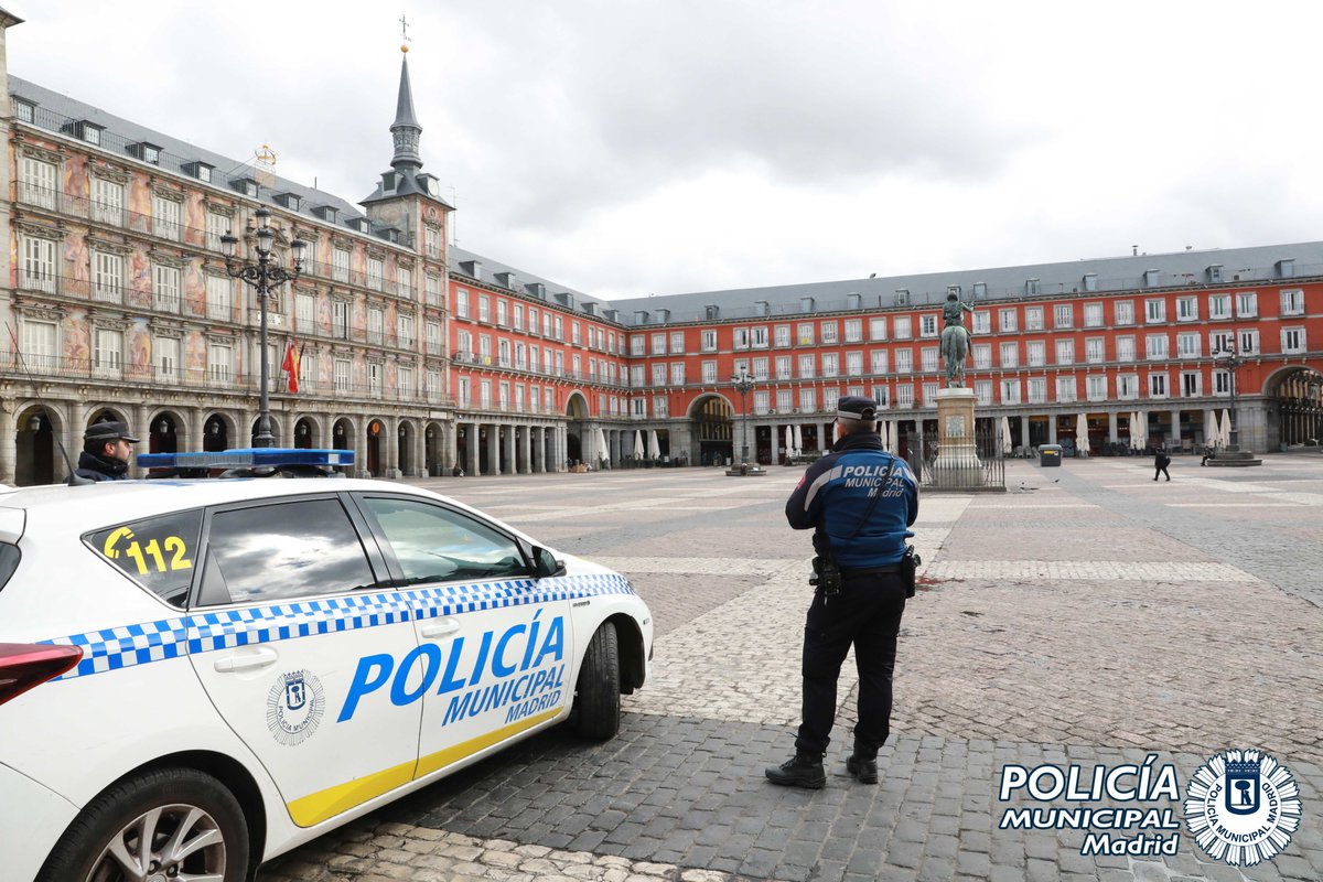 La Policía Municipal de Madrid multará, a partir de este martes, a toda persona que asegure que va a su puesto de trabajo y no lo pueda justificar debidamente. El trabajador deberá acreditarlo mediante un certificado o justificante de su empresa.