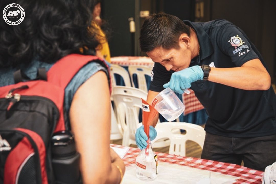 FASingapore's tweet photo. ⚽️ The FAS, along with @SGPremierLeague clubs, have volunteered to be part of #BYOBclean to provide free hand sanitiser to all households.
💪 Let us all stay safe and resilient during this tough period!
#ONESTRONG #TemasekGives #StayPrepared #SGunited #SGCares #SGClean https://t.co/fUrtJMdKEG
