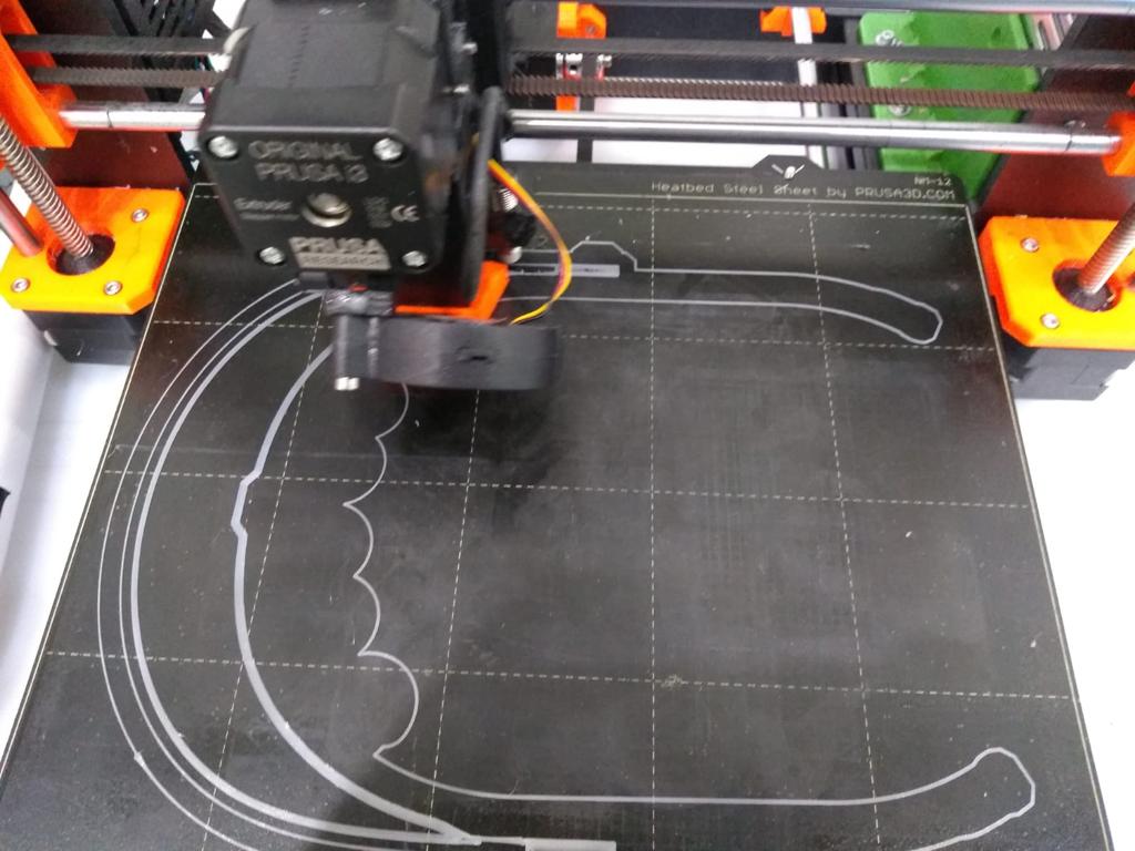 FIDAMC_'s tweet image. ✅ Nos unimos al grupo de #CoronavirusMakers poniendo nuestras #impresoras3d a fabricar viseras funcionales revisadas por expertos médicos. 

Expertos e investigadores de #FIDAMC traabajan en las primeras piezas qe serán donadas al @sanidadgob y @ComunidadMadrid 👏

#conactitud