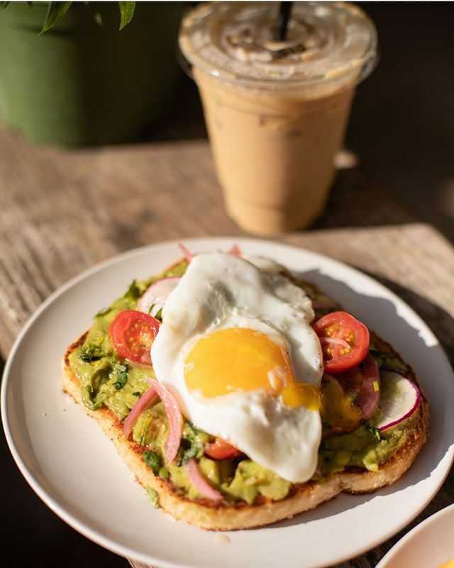 Join us &amp; our fellow @eastendmkt vendors for the “Great American Takeout” this Tuesday ✨ We’re serving up breakfast &amp; lunch all day until 4pm, perfectly paired with @lineagecoffeeroasting ❤️ Don’t forget to go grab some meat from <a href="/hinckleymeats/">Hinckley's Fancy Meats</a>, brea… ift.tt/2vK8FR2