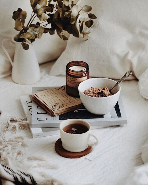 Take this time to have breakfast in bed on a Tuesday ❤️

#neonrosestore #breakfast #coffee #love  

ow.ly/u9si50ySNbB