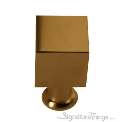 SignatureThings's tweet image. Bring a modern feel to any room with this modern cube knob, mixing geometric shapes for an eclectic look that will add a new element to any design @SignatureThings . 
SHOP NOW on signaturethings.com/modern-cube-kn…
#SignatureStyleHome #BrassCabinetKnobs #KitchenCabinetHardware
