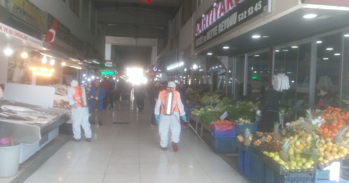 CHPAlanya's tweet photo. Antalya Büyükşehir Belediyesi Alanya Vektörel Mücadele ekipleri hiç durmadan covid-19 ile mücadele ediyor. Her gün hazırlanan programlarla kamu kurum ve kuruluşları, vatandaşların temas etmek zorunda olduğu yerler dezenfekte ediliyor. https://t.co/8nMZUDW364