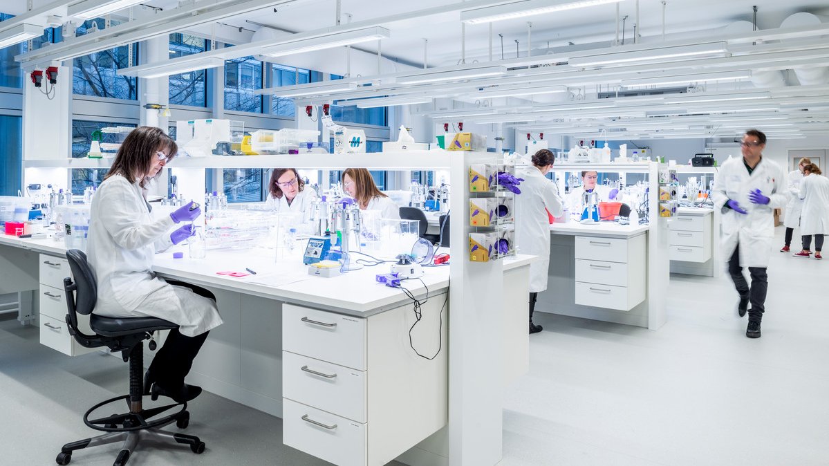 AstraZeneca's tweet image. To support healthcare workers around the world fighting the #COVID19 global pandemic, we are donating 9 million face masks, finding ways to speed up diagnosis and exploring possible monoclonal antibody treatments. bit.ly/2UwElSn