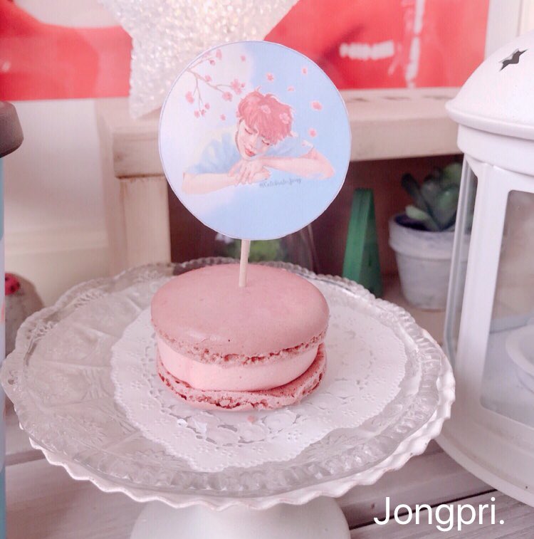jonghyun_f's tweet photo. 今回、海外のシャヲルチングが@5hineejpeg(シャヲルでジョンペンの絵師さん)に絵をお願いして作った桜舞う素敵なセンイルカップスリーブを日本のシャヲルさんにもどうぞ♡とお声掛け頂きました.＊凄く可愛いです♡勿論、名前も誕生日も入っておりませんが.＊愛は沢山です♡

最近こもりっぱなしで→ https://t.co/RTSJwVefF9