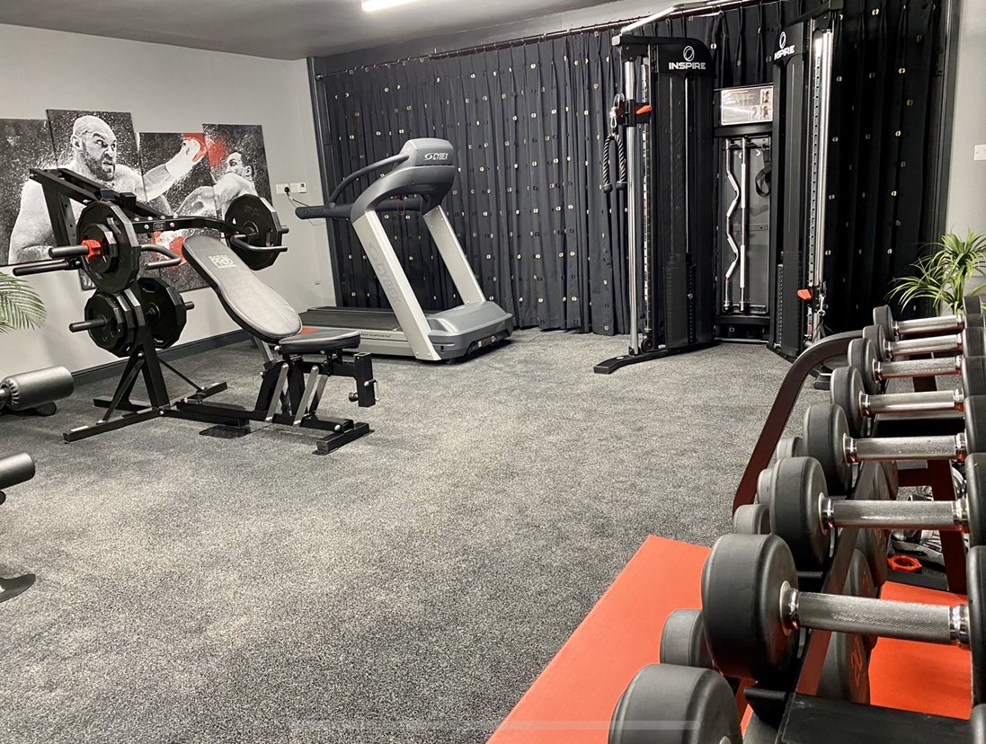 JcSurfacing's tweet photo. @MichaelBensonn @Tyson_Fury Me to... got my inspiration on the wall!! 👊🙏🏻 https://t.co/6nNkgakn89