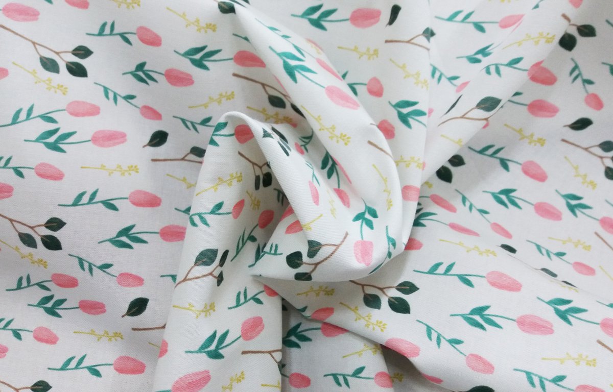 オリジナル生地のリアルファブリック Twitterren 春を感じさせるチューリップ柄の生地 デザイン名 チューリップ デザイン番号 549 デザイナー Sunmin様 13種類の布からご選択可能 優しい色合いのデザインなので ポーチやハンカチなど小物におすすめです