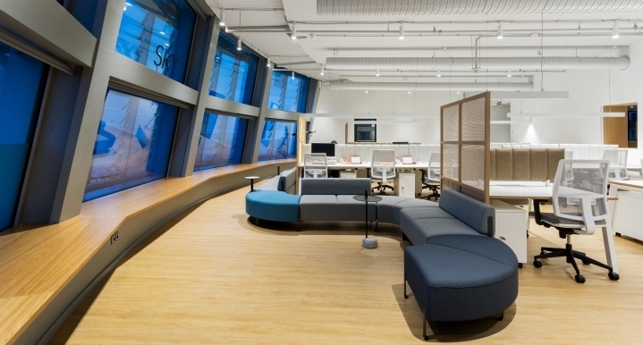 <a href="/ledsc4/">LedsC4</a> lanza su catálogo Office con propuestas de iluminación para la nueva cultura corporativa instaladores20.com/el-sector/ilum…