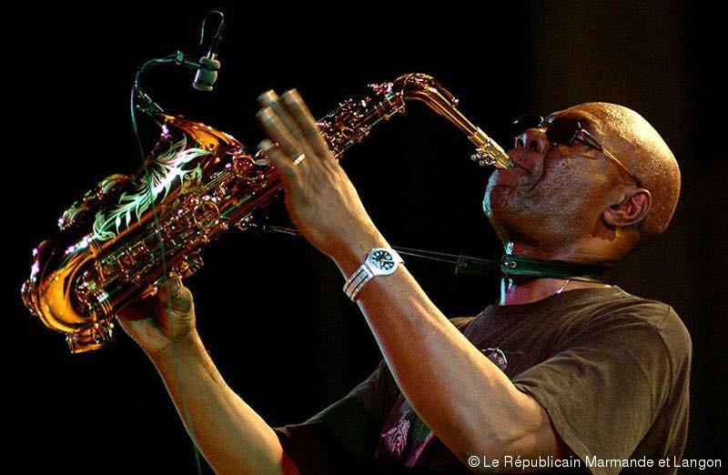 HervFabien1's tweet photo. Legend! #RIP #manudibango https://t.co/HLDTU70Ib7