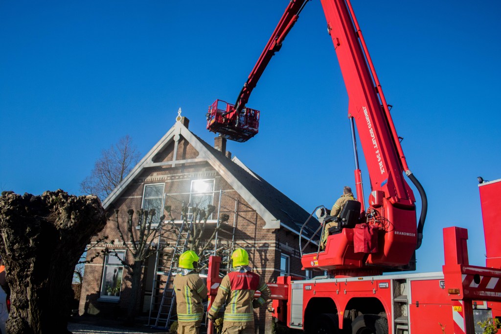 Brandweer rukt uit voor schoorsteenbrand | #Abbenbroek..
