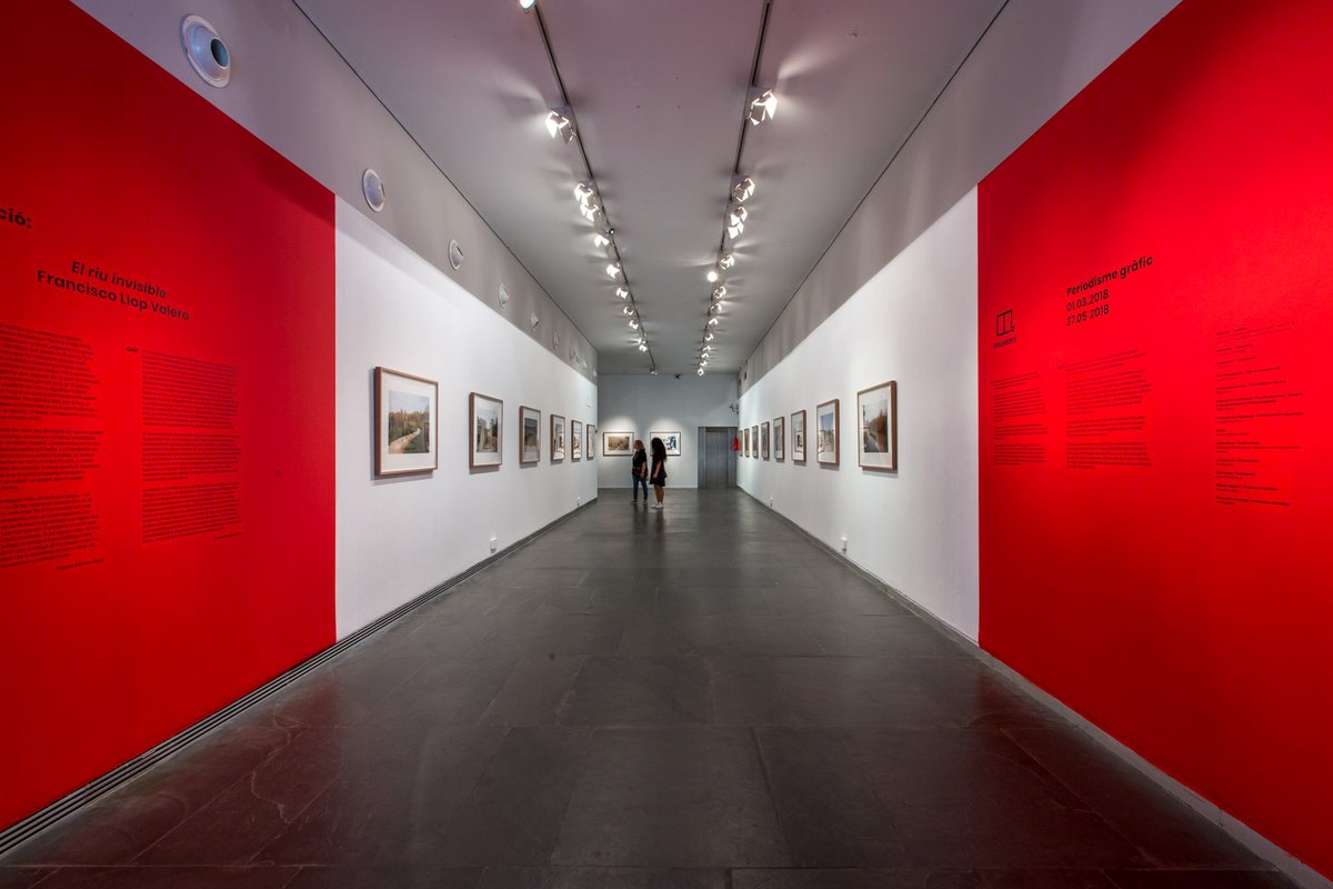 proj_fragments's tweet photo. La 𝐵𝑒𝒸𝒶 𝐹𝓇𝒶𝑔𝓂𝑒𝓃𝓉𝓈 produce una exposición del ensayo becado, un espacio para albergar su propuesta fotográfica; el lugar que ayudará a que todo tipo de público se acerque al proyecto 🧡
-—
#ProjecteFragments #PacoLlop #Elrioinvisible #Fragments #Valencia @MuVIM https://t.co/elrEv6Ctl1