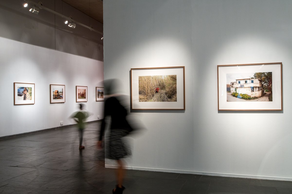 proj_fragments's tweet photo. La 𝐵𝑒𝒸𝒶 𝐹𝓇𝒶𝑔𝓂𝑒𝓃𝓉𝓈 produce una exposición del ensayo becado, un espacio para albergar su propuesta fotográfica; el lugar que ayudará a que todo tipo de público se acerque al proyecto 🧡
-—
#ProjecteFragments #PacoLlop #Elrioinvisible #Fragments #Valencia @MuVIM https://t.co/elrEv6Ctl1