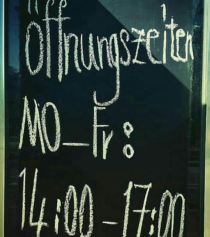 sozialmarkt's tweet photo. Das sind die aktuellen Lebensmittel, die wir im sozialmarkt haben.
Zu eurer Sicherheit dürfen maximal vier Personen gleichzeitig in den Sozialmarkt einkaufen  _/\_

#sozialmarkt
#wiederanfang
#lebensmittel
#foodsaving
#free
#Wien

#Schuhmeierplatz 8, #1160 #Wien https://t.co/mALpDdvxO7