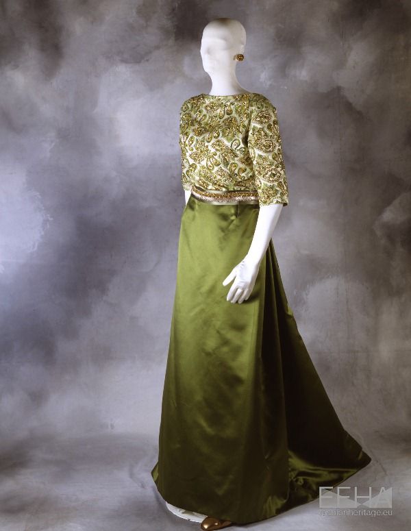 EurFashion's tweet photo. #designertuesday today is dedicated to the liaisons between cinema and fashion. We recover the story of Sorelle Fontana, three ‘simple seamstresses’ that dressed international jet-set and became champions of Italian #AltaModa. Read more: https://t.co/qbHYVjrxVS
Pitti Immagine https://t.co/1pWzL494pL
