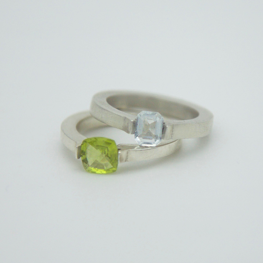 byGlaire's tweet photo. Do you like more the peridot or the aquamarine one?
.
.
👉 https://t.co/VABgNwLcAO
.
.
.
#handmadejewelry #jewelry #jewels #jewelrydesign #joyeria #fetama #joieria #etsyshop #customjewels #jewelrymaker #jewelrydesigner #ring #anillo #anell #silver #plata #peridot  #aquamarine https://t.co/Qi4X2dNFnl