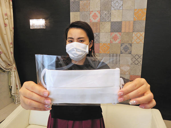 opi_rina's tweet photo. 【ニュース】
岐阜県の「ディマンシェ」でカーテン生地マスク販売　
洗濯機で洗え、着け心地ＯＫ　

#マスク #洗えるマスク #ディマンシェ
#新型肺炎 #新型コロナウイルス #ウイルス対策　
#岐阜県 #岐阜市

https://t.co/f3yYa1ve8g https://t.co/yR1KipUi3h