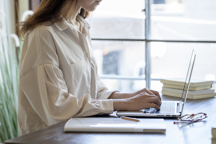 Cobertis's tweet photo. En plena crisi sanitària, continuem teletreballant per oferir-te les millors #assegurances per a la teva #pime 💼. Consulta a la nostra web l’ampli ventall de pòlisses que tenim amb les #cobertures que necessites 👉 https://t.co/rkVlmTE72i https://t.co/bcxe8zFKAT