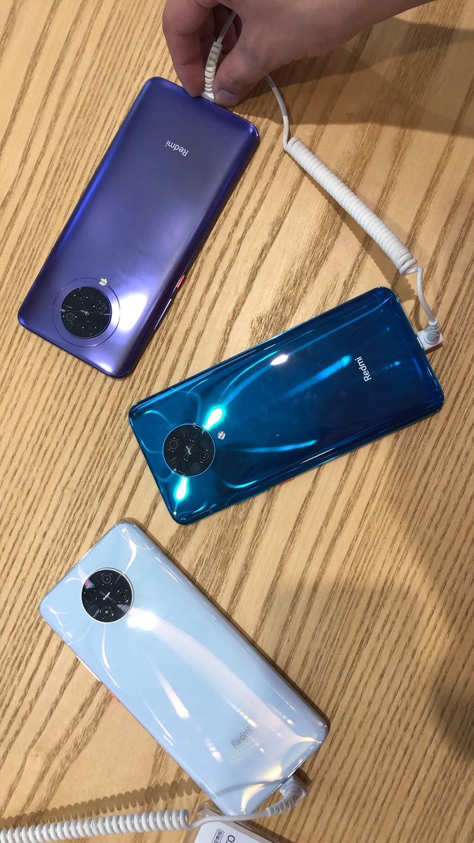 KaroulSahil's tweet photo. It's so confusing to book the color, 6GB variant only have Blue and white, 8GB have purple which have matte finish #RedmiK30pro #colorconfusion https://t.co/u6tJbHAtsd
