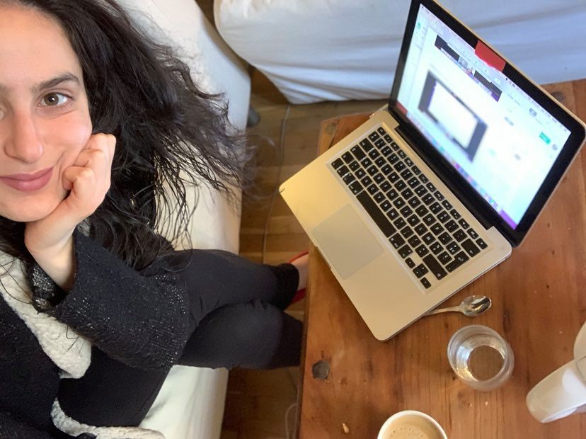 DCbrain_feed's tweet photo. Doudja alias Doudou est bizdev. Pour rester heureuse et productive elle s'est constituée un stock illimité aux Kinder Délice et aux Pitch (ceux qui se mangent).
Un aperçu d'elle à la fin du confinement ? https://t.co/B3QIw3lTCR
#DCbrainRemote https://t.co/UgsGEt2UOO