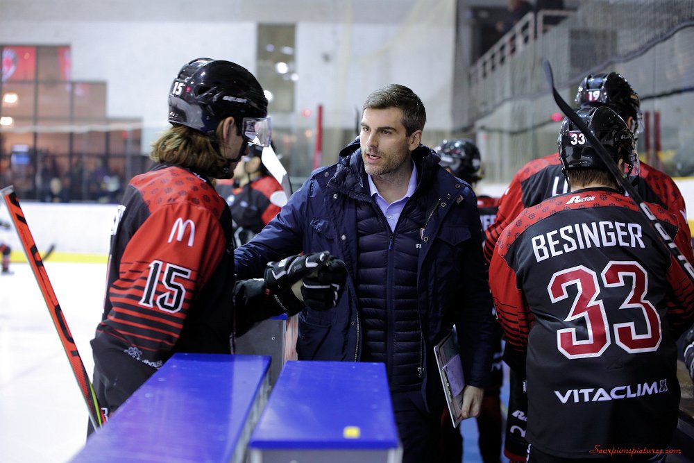 🏆 Trophée Camil Gélinas 🏆

Pour sa première saison complète sur le banc en tant qu'entraîneur principal, Yorick Treille 🦂 a hissé son équipe à la 5ème place de saison régulière. C'est le premier entraîneur mulhousien à recevoir cette récompense.

#SLMHockey