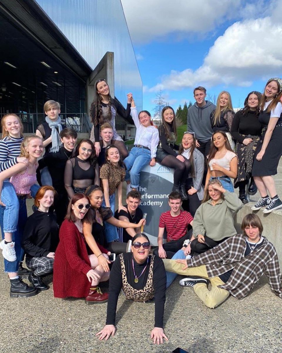NCLCollege's tweet photo. #SHOUTOUT Fab class photo from our Musical Theatre π students #Classf2020 Weβll miss you! π₯Ί https://t.co/uw3W9YAYHo