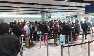 Lisavalhome's tweet photo. @BorisJohnson why are flights still arriving in UK, why is no one being tested, no social distancing  and how can pictures like this taken yesterday at Heathrow be allowed https://t.co/DWEj69ONkE