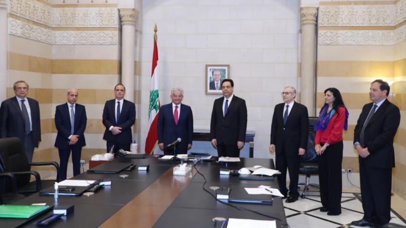 Association of Banks in Lebanon - ABL (@abllebanon) on Twitter photo استقبل رئيس الحكومة اللبنانية الدكتور حسّان دياب <a href="/Hassan_B_Diab/">Hassan B. Diab</a> وفدًا من جمعية المصارف برئاسة الدكتور سليم صفير <a href="/sfeir_salim/">Salim Sfeir</a>. وقد قدم الوفد للرئيس الدياب شيكًا مصرفيًا بقيمة ٦ مليون دولار #جمعية_مصارف_لبنان استقبل رئيس الحكومة اللبنانية الدكتور حسّان دياب <a href="/Hassan_B_Diab/">Hassan B. Diab</a> وفدًا من جمعية المصارف برئاسة الدكتور سليم صفير <a href="/sfeir_salim/">Salim Sfeir</a>. وقد قدم الوفد للرئيس الدياب شيكًا مصرفيًا بقيمة ٦ مليون دولار #جمعية_مصارف_لبنان