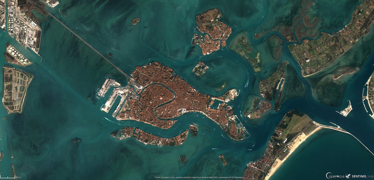 CopernicusEU's tweet image. According to #Venice&apos;s 🇮🇹 citizens, waters have cleared following the #COVID19 lock-down. But what can we see from #Sentinel2 🛰️🇪🇺?

A notable difference in boat traffic between 8 February &amp;amp; 19 March, as well as seemingly less turbid/agitated waters. What do you think?

#EUSpace