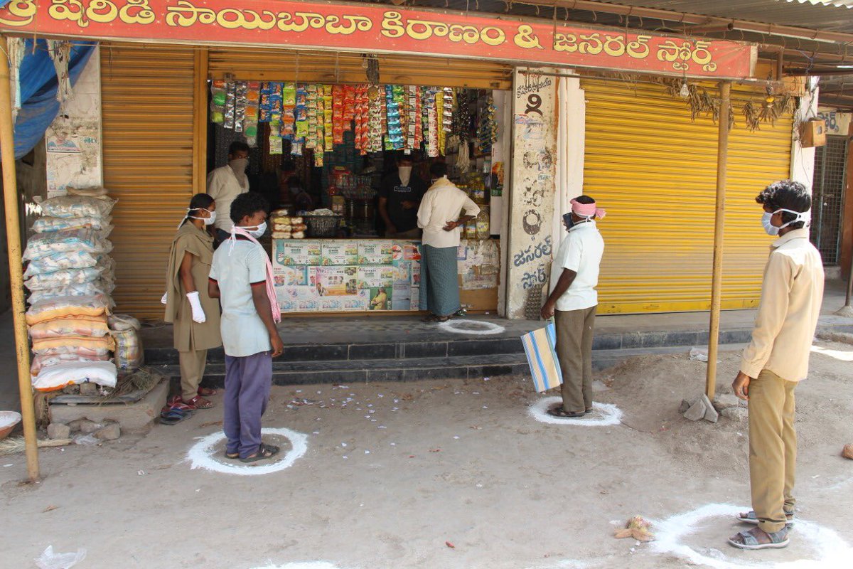MBNRpolice's tweet photo. Devarakhadra Police team taking a proactive step to educate the citizens on how to exercise #SocialDistancing while visiting shops. 

#TelanganaFightsCorona 
#IndiaFightsCorona 
#COVIDー19 
@VSrinivasGoud 
@TelanganaCOPs @Collector_MBNR https://t.co/hC81kuNAeG