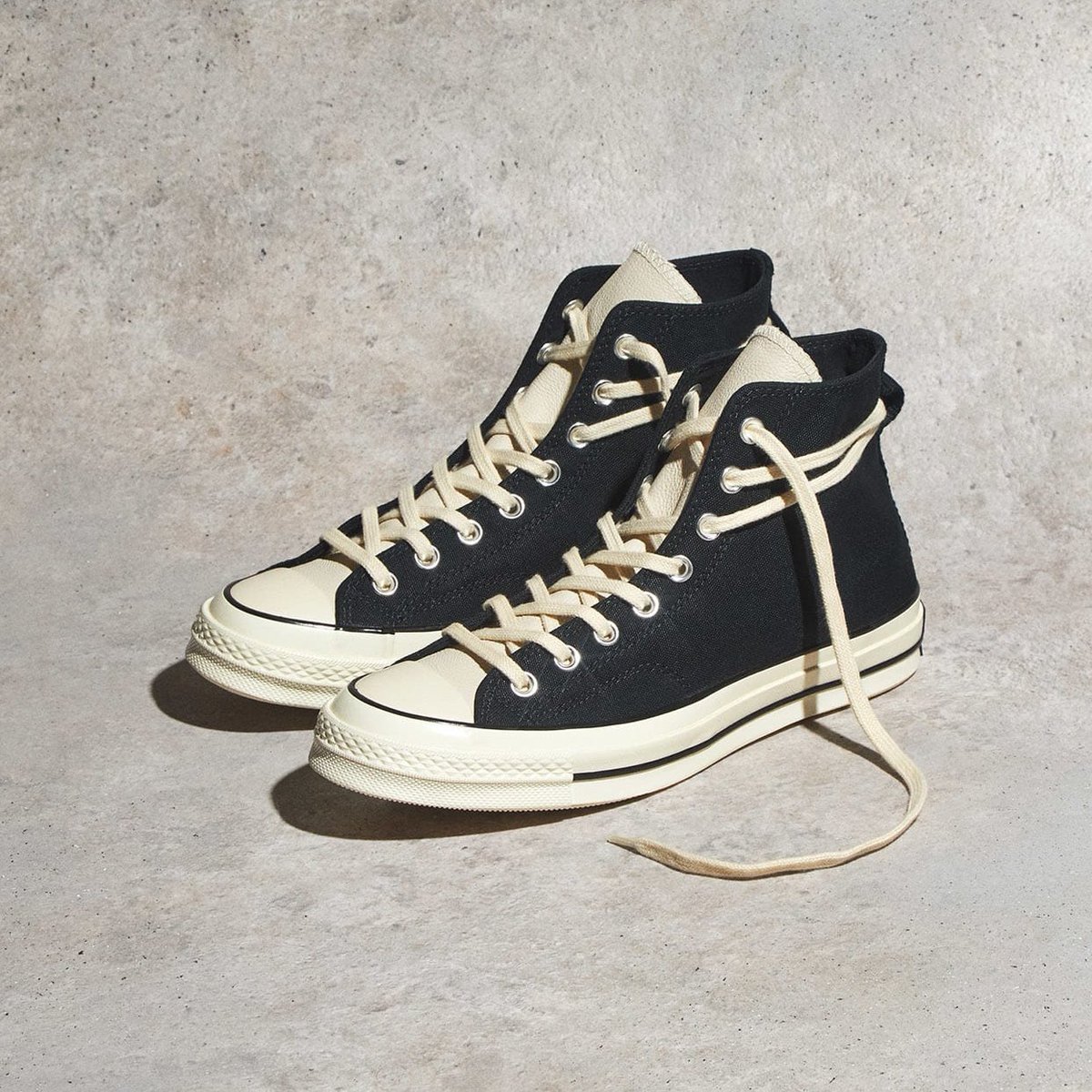 sneaker_wars's tweet photo. 【海外3月26日発売予定】フィア・オブ・ゴッド エッセンシャルズ  × コンバース チャック 70 全2色
⇒https://t.co/y8dLURoEmA
#sneakerwars #スニーカー #コンバース https://t.co/tJQiZe2X6a