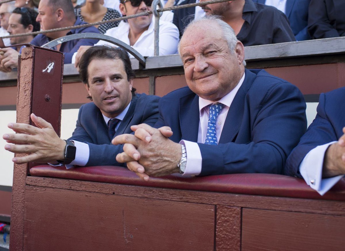 El Maestro Jose Luis Galloso y el equipo de la Escuela Taurina le damos nuestro más sentido pésame a la familia D.Borja Domecq.
Grande como ganadero y más aún como persona. D.E.P