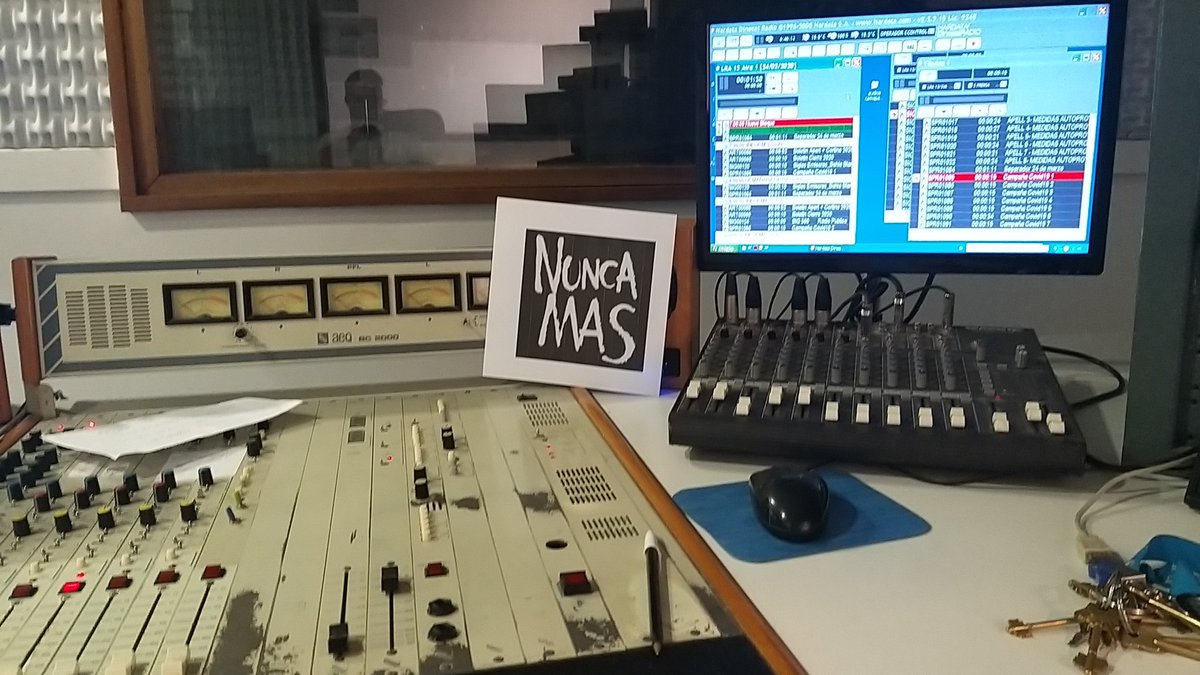 BahiaNacional's tweet photo. Preparando todo para este día de la Memoria en Radio Nacional Bahía Blanca.
#QuedateEnTuCasa #DiaDeLaMemoria #AM560 https://t.co/8JcdQSr5Q3