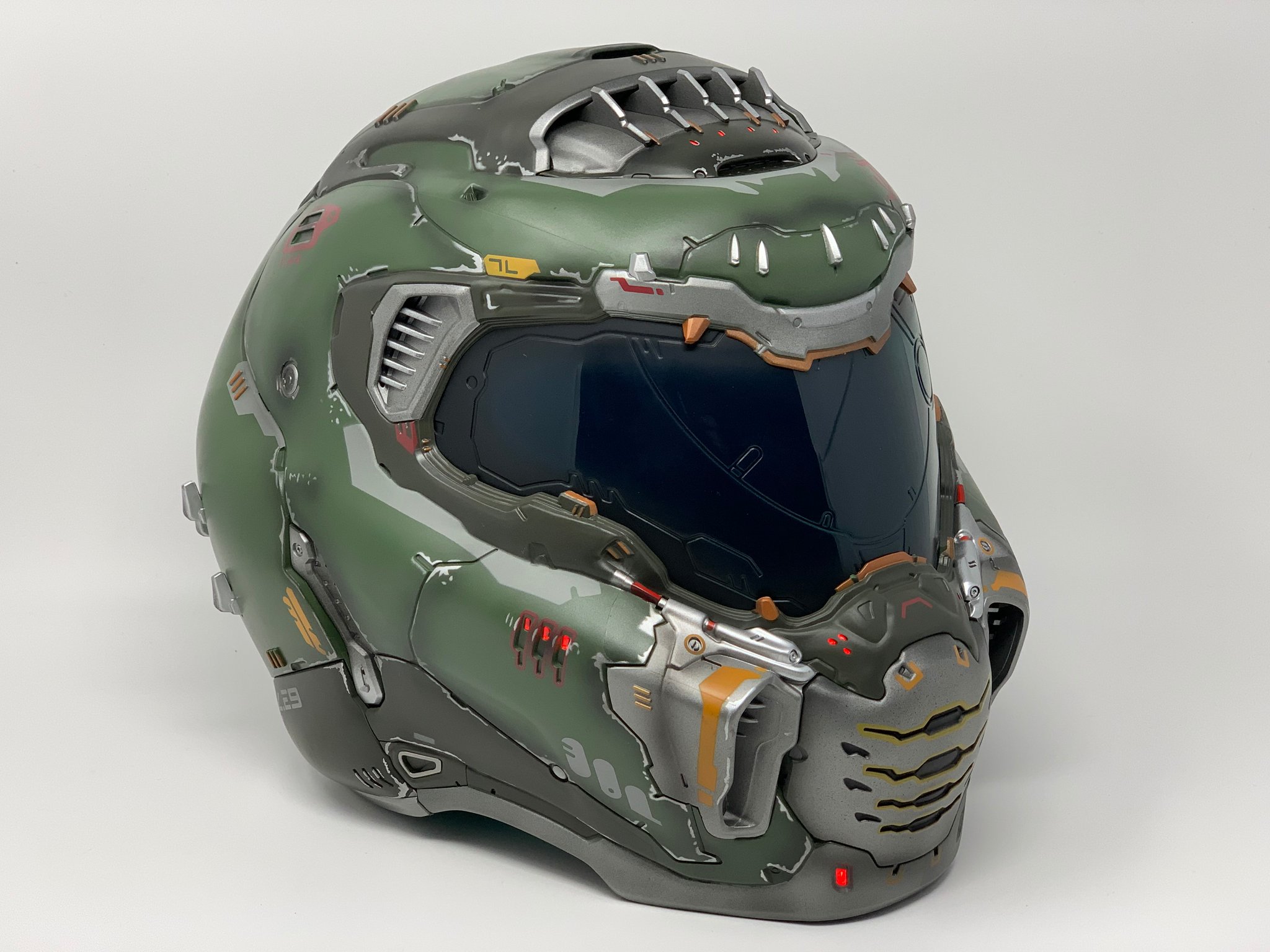 Doom Eternal　ヘルメット Amazon.co.jp: [Pluscraft] Doom Eternal コスプレ ヘルメット
