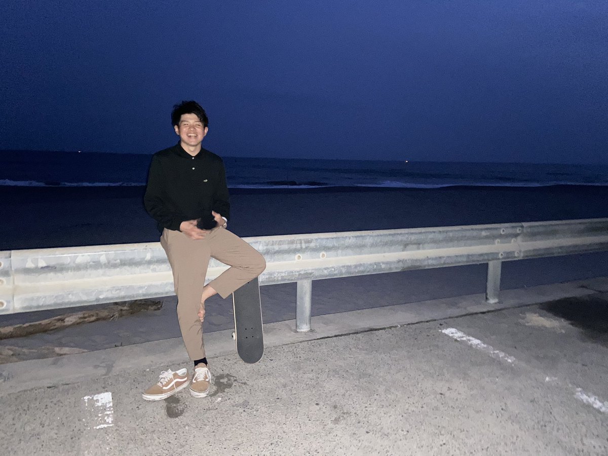 MMinami37's tweet photo. 流木を見つけてニコニコ笑って
靴下履こうとしてニコニコ笑って
こんな調子でず��と笑ってるから、
一緒にいるのが楽しくて楽しくて😂🔥🔥 https://t.co/HdWdqwoced
