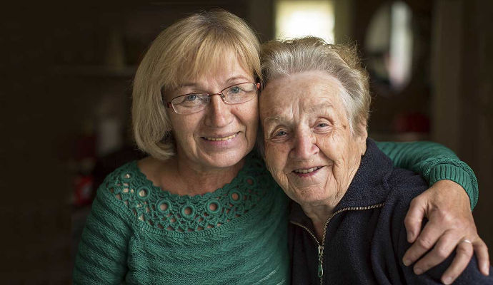 For seniors, staying home minimizes risk of severe illness or death from #coronavirus by reducing exposure. Get 8 practical tips to keep you both safe &amp; sane bit.ly/2wxAyfD

#caregiving #caregivers #SeniorCare #eldercare #COVID19US