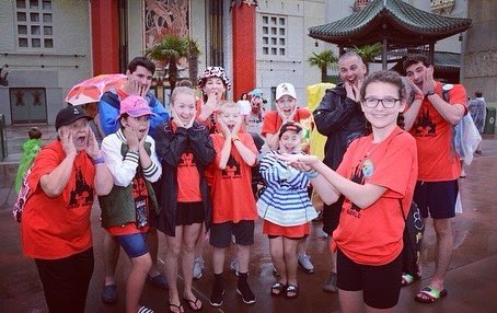 GoodeDays's tweet photo. Take me back Tuesday! These family #magicshots with #tinkerbell and #orangebird were so much fun!  
.
.
.
#hollywoodstudios #family #takemeback #tuesday #waltdisneyworld #wdw  #disney  #goodedisneydays #thegoodelife #annualpassholder #memories #imissdisney #coronaquarantine https://t.co/2ai94nRBJj