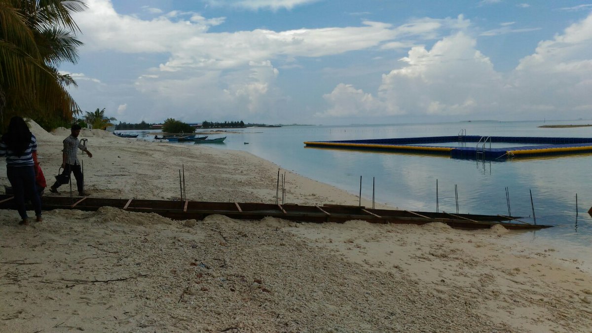 visitsmeedhoo's tweet photo. Innovative idea of shamshakoor and Aminath Halisa. This will increase access for all to enjoy the beach. Grt job. Thank you @UNDPMaldives and @mulimathi #BeSmartBeInclusive #wheelchairacces https://t.co/9St2Vh3Lkw