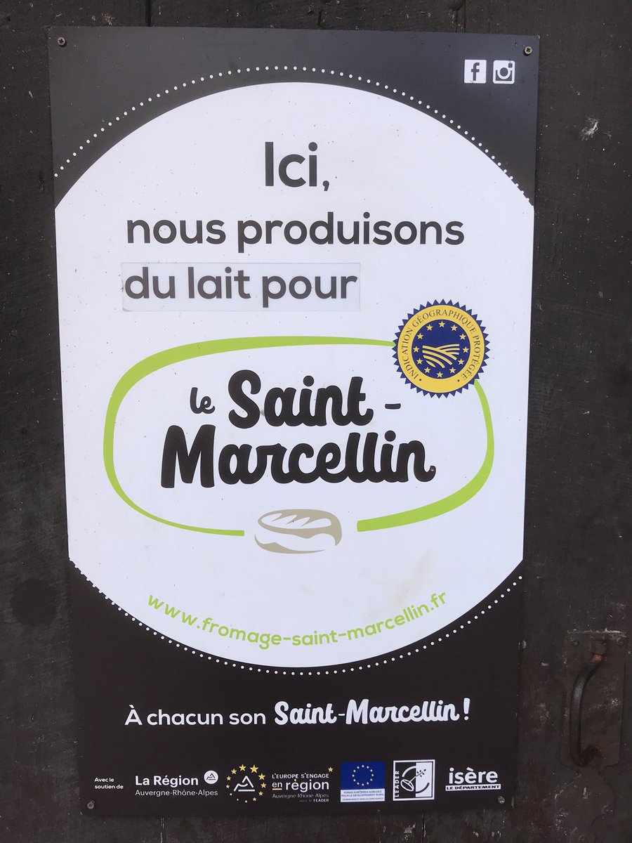 AurelienCLAVEL's tweet photo. ❌ Pas de pénurie : #OnVousNourrit pendant le #confinement deconfinement des vaches afin de vous fournir un lait de qualité #STMarcellin. Mais la bière de l’exploitation attendra le temps qu’il faudra pour fêter la reprise d’activité (avec modération) @JeunesAgri @BrasseursFrance https://t.co/4I5PRzAGyK