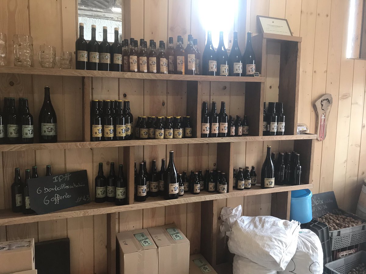 AurelienCLAVEL's tweet photo. ❌ Pas de pénurie : #OnVousNourrit pendant le #confinement deconfinement des vaches afin de vous fournir un lait de qualité #STMarcellin. Mais la bière de l’exploitation attendra le temps qu’il faudra pour fêter la reprise d’activité (avec modération) @JeunesAgri @BrasseursFrance https://t.co/4I5PRzAGyK