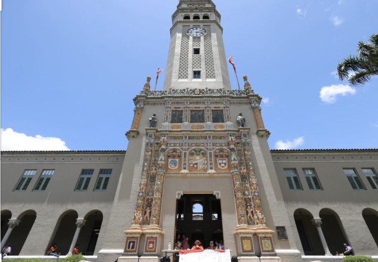 uprrp's tweet photo. LA IUPI INICIA HOY  CLASES A DISTANCIA PARA CONTINUAR CUMPLIENDO CON SU MISIÓN https://t.co/NPzquyw7FH @UPR_Oficial @cgeuprrp https://t.co/viO7Wpy5rx