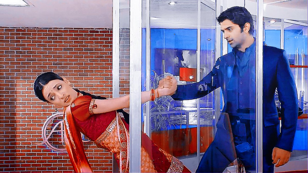 K - "Aapke bachane se hame girna zyada pasand hai" A - "Bhul gaya tha me, girna tho tumhari fitart me hai " #Arshi  #RabbaVe  #IPKKND #SanayaIrani  #BarunSobti