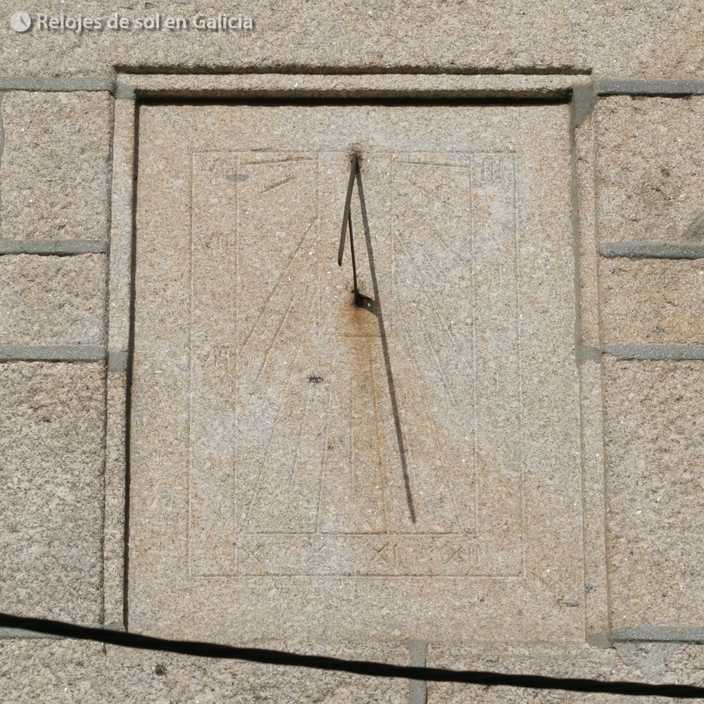 relojesdesolgal's tweet photo. #Relojdesoldeclinante en el municipio de #Vigo (#Pontevedra)
#Reloxodesoldeclinante no #concellodeVigo (#PO)
#gnomon #Rellotgedeclinant #sundial #日晷 #日時計 #해시계 #zegarsłoneczny #שעוןשמש #güneşsaati #zonnewijzer #saulėslaikrodis #päikesekell #comarcadevigo #galiciamola https://t.co/7qfyAD3W2N