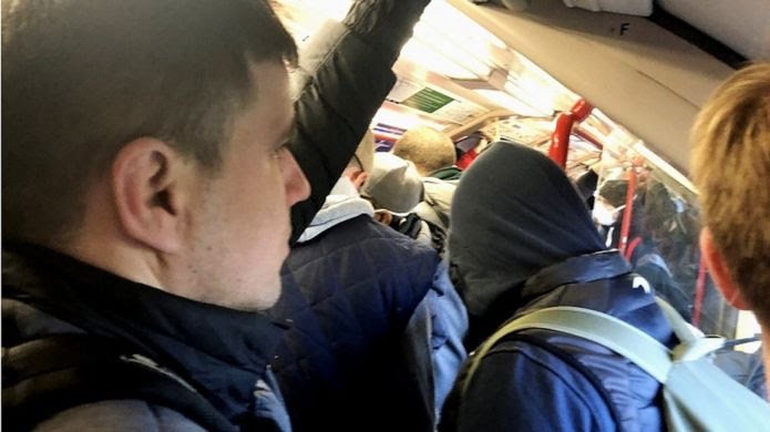 MichaelHobson5's tweet photo. @BorisJohnson How many of these people do you think are unnecessary construction workers! We should not still be in work! https://t.co/HFzHsernER
