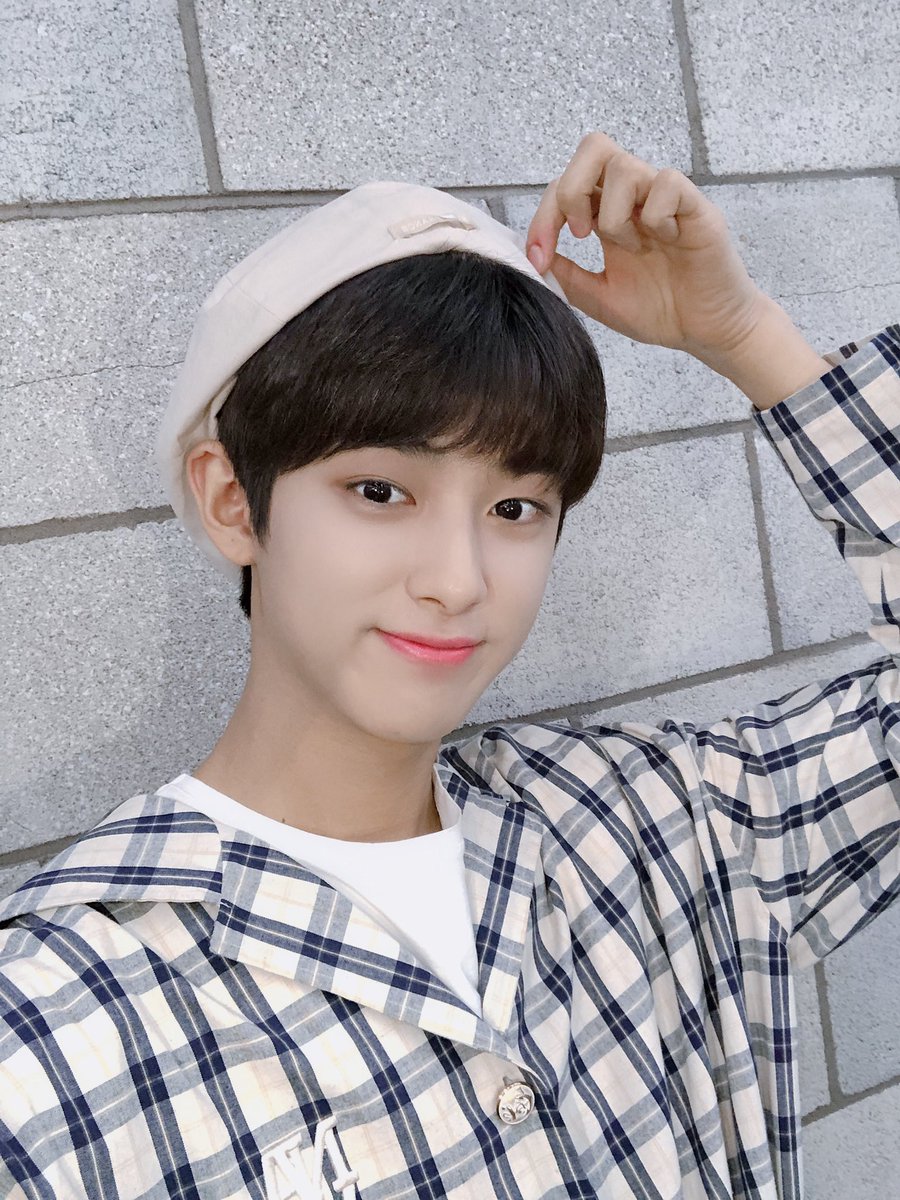 minkyu_0312's tweet photo. [💌PHOTO]
햇살보다 맑은 민규보면서
오늘 남은 하루도 힐링하세요✨

#김민규 #민규 #KIMMINKYU
#더쇼 #THESHOW #밍쇼 https://t.co/S2vIAYuF5r
