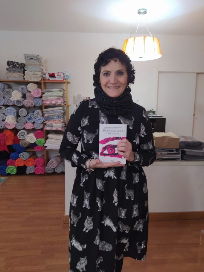 Ana Borrell: "La publicación de mi libro fue como un flotador" - comunicandoua.com/ana-borrell-la…