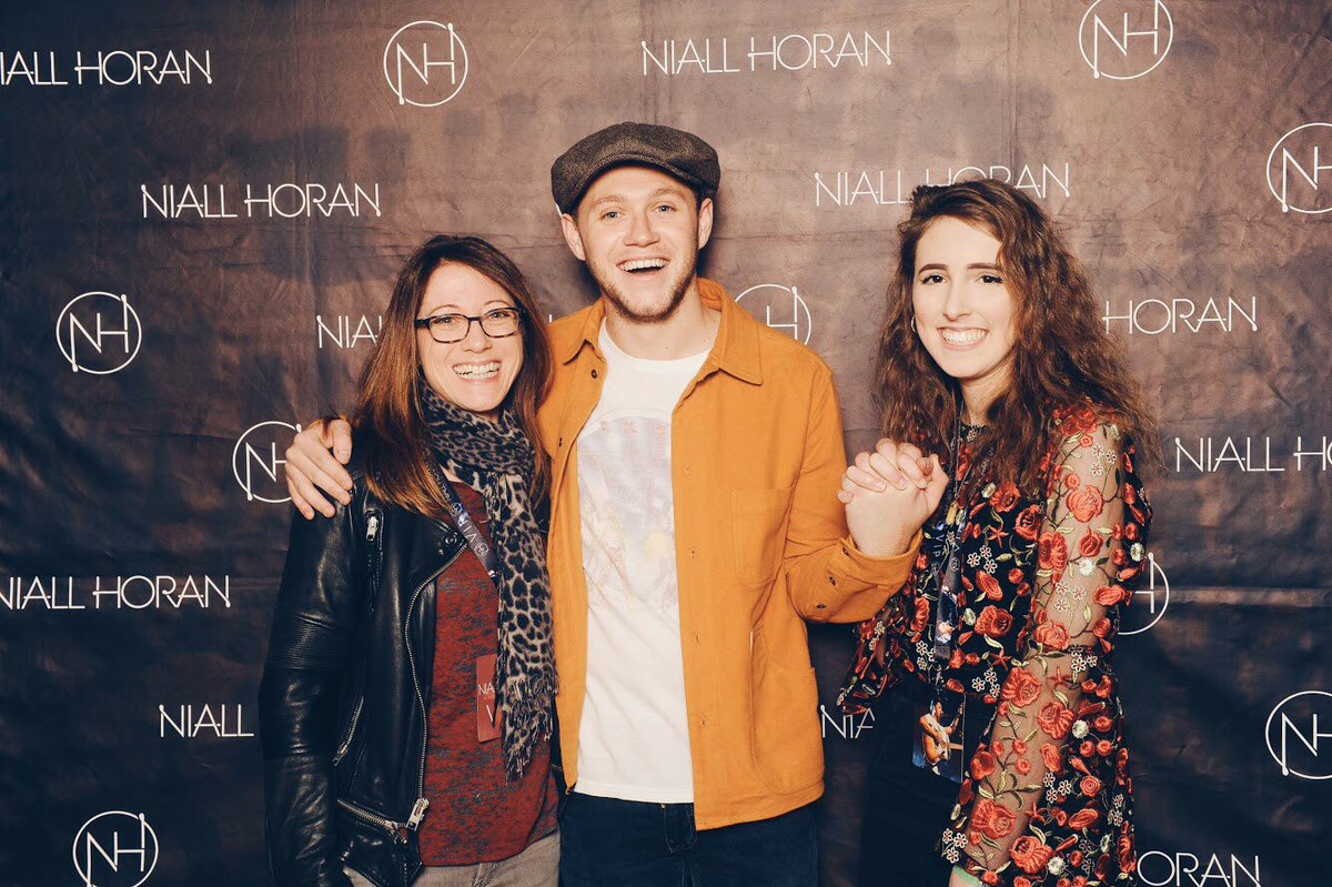 daylightjess's tweet photo. can you believe itโs been two years since i met my favourite person?๐น๐
#FlickerWorldTourCardiff https://t.co/jJ9WoscT2N