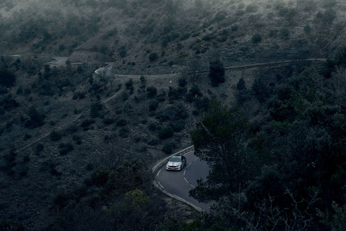 ViragesAuto's tweet photo. La #future #Peugeot #508PSE continue sa mise au point. 
Après avoir lâché ses 360ch sur le #circuit du #Castellet, la voici désormais entrain de se dégourdir les #pneus sur une petite route digne de celles du sud de la #France. 

Cc. @PeugeotFR @peugeotsport @Peugeot @JPImparato https://t.co/bObKjagFik