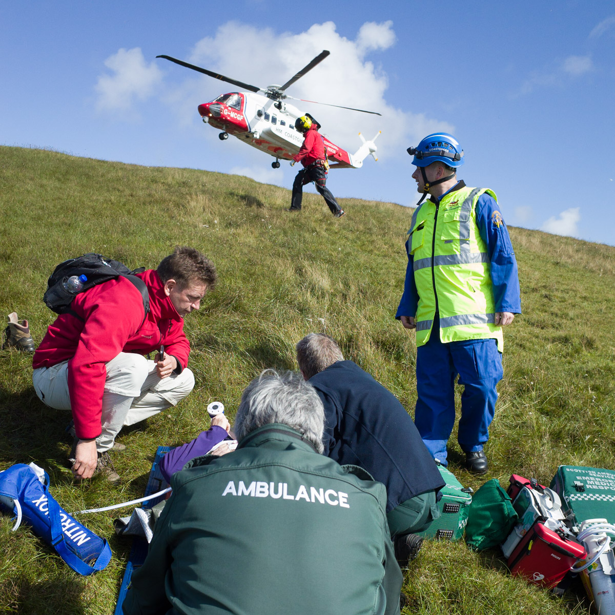 Big..REALLY big shout for the Coastguard Service & their colleagues from the SNHS Paramedics providing assistance in remote & rural areas, here rescuing an injured walker in a remote part of Sutherland, Scotland. #WeAreHighlandsAndIslands  #TheHillsAreAlwaysHere