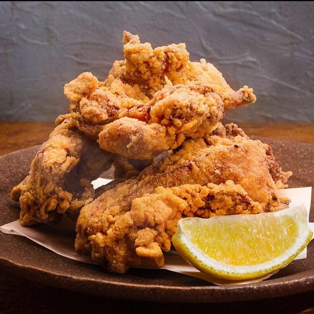 CARBONオープンしました🍷

みんな大好きCARBONの唐揚げ😇
定番の唐揚げに加えて、辛い唐揚げ、シンプルに塩唐揚げなどなど試作中💪🏿💪🏿
4月にはメニューに増やす予定なのでお楽しみに😇
本日お席に空きまだございます🍺
ご来店お待ちしております🌸